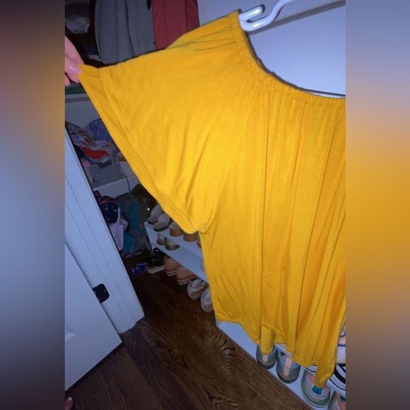 Old Navy Yellow shirt - Picture 4 of 6